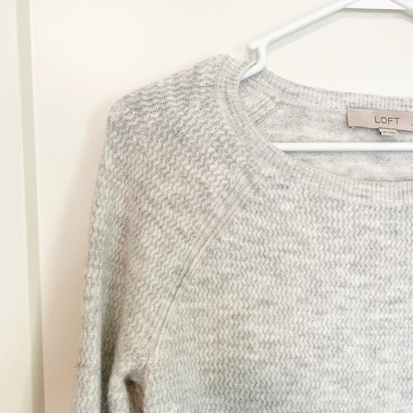 Women’s / Teen’s LOFT Gray Sweater Size MP - Picture 2 of 5